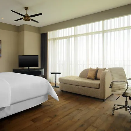 מלון Sheraton Grand 5*