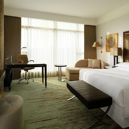 מלון Sheraton Grand
