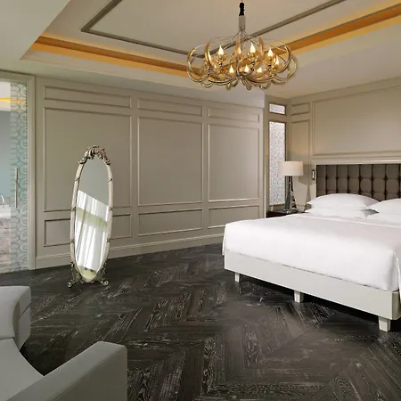 מלון Sheraton Grand 5*