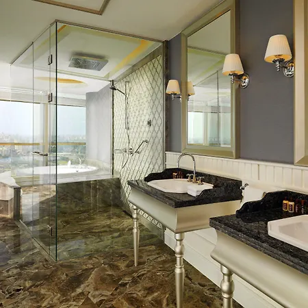 Sheraton Grand מלון 5*