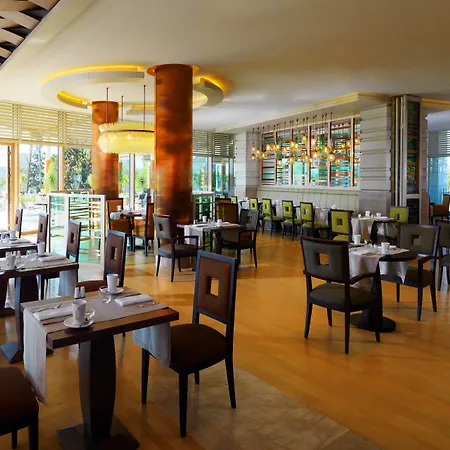 Sheraton Grand מלון 5*