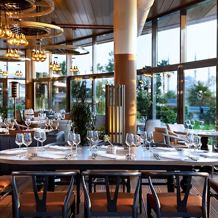 Sheraton Grand מלון 5*
