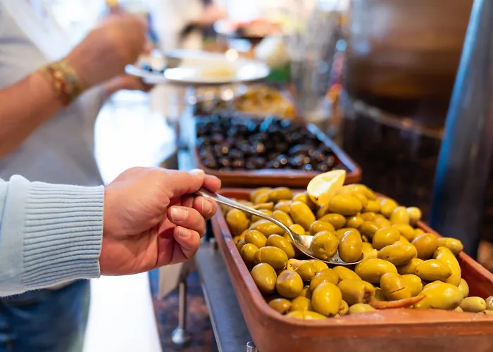 Sheraton Grand Готель