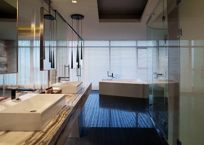 Sheraton Grand Готель