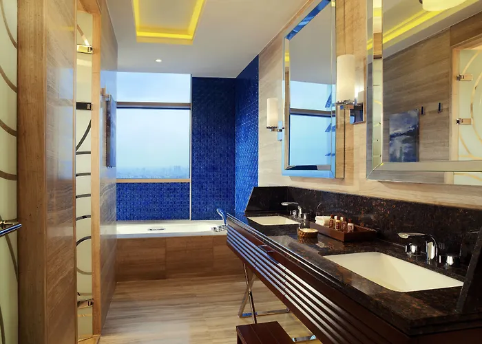 Sheraton Grand Готель